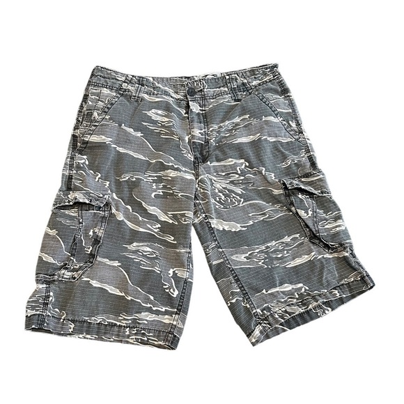 Free world , cargo , Camo , shirts , gray white , size 32 - Picture 1 of 3